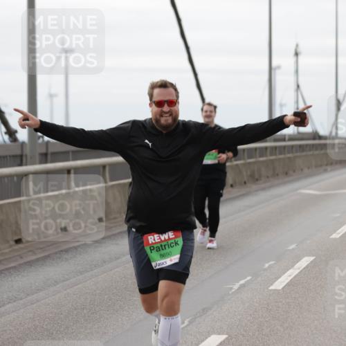 03.10.2025 - Köhlbrandbrückenlauf Jannik Wohlers http://msf.ph/oto/9138561 03.10.2025 16:08:54 Position 1 8690 meine-sportfotos.de