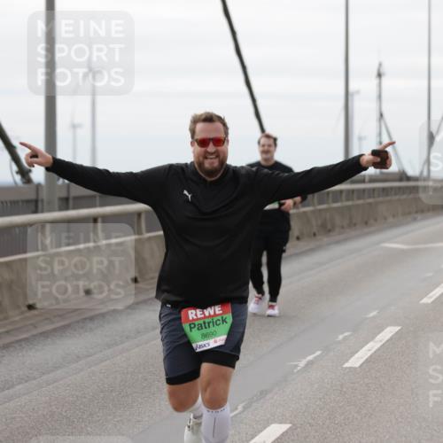 03.10.2025 - Köhlbrandbrückenlauf Jannik Wohlers http://msf.ph/oto/9138565 03.10.2025 16:08:54 Position 1 8690 meine-sportfotos.de