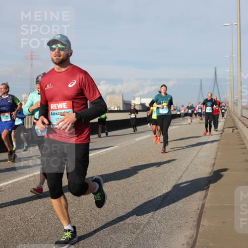 03.10.2025 - Köhlbrandbrückenlauf Lena Gebhardt http://msf.ph/oto/9138586 03.10.2025 09:56:18 Position 2 337, 177 meine-sportfotos.de