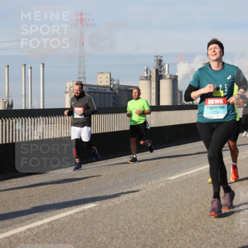 03.10.2025 - Köhlbrandbrückenlauf Lena Gebhardt http://msf.ph/oto/9138603 03.10.2025 09:56:19 Position 2 25, 1735 meine-sportfotos.de
