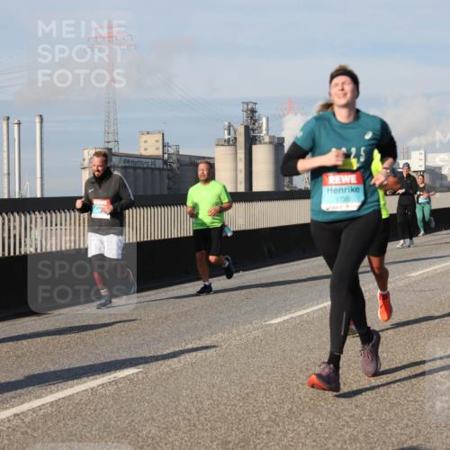 03.10.2025 - Köhlbrandbrückenlauf Lena Gebhardt http://msf.ph/oto/9138606 03.10.2025 09:56:19 Position 2 25, 1735 meine-sportfotos.de