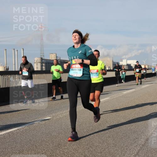 03.10.2025 - Köhlbrandbrückenlauf Lena Gebhardt http://msf.ph/oto/9138617 03.10.2025 09:56:20 Position 2 2025, 1735, 2110 meine-sportfotos.de