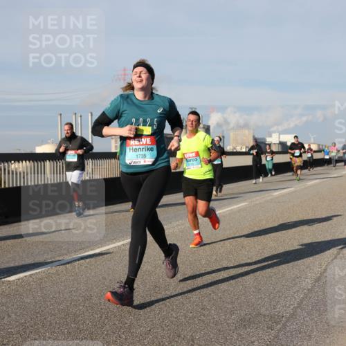03.10.2025 - Köhlbrandbrückenlauf Lena Gebhardt http://msf.ph/oto/9138630 03.10.2025 09:56:20 Position 2 2025, 1735, 2110 meine-sportfotos.de