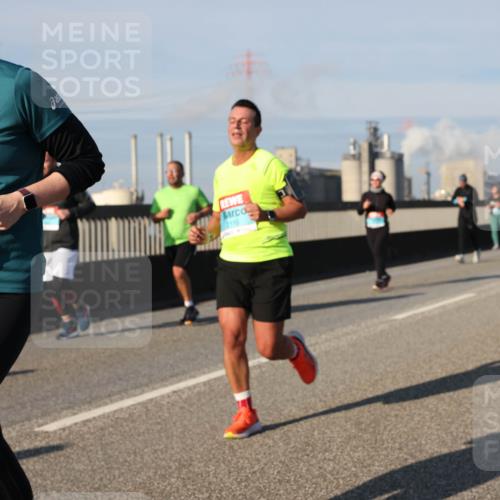 03.10.2025 - Köhlbrandbrückenlauf Lena Gebhardt http://msf.ph/oto/9138645 03.10.2025 09:56:21 Position 2 2025, 1735, 2110 meine-sportfotos.de