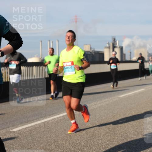 03.10.2025 - Köhlbrandbrückenlauf Lena Gebhardt http://msf.ph/oto/9138647 03.10.2025 09:56:21 Position 2 25, 1735, 2110 meine-sportfotos.de