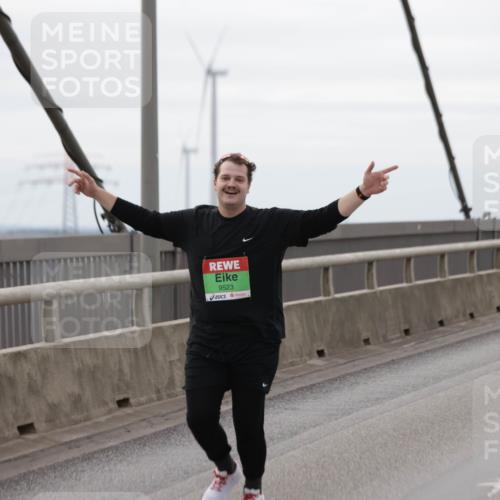 03.10.2025 - Köhlbrandbrückenlauf Jannik Wohlers http://msf.ph/oto/9138659 03.10.2025 16:08:56 Position 1 9523 meine-sportfotos.de