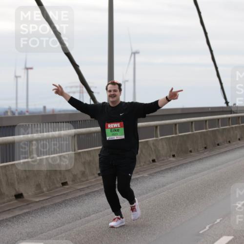 03.10.2025 - Köhlbrandbrückenlauf Jannik Wohlers http://msf.ph/oto/9138690 03.10.2025 16:08:56 Position 1 9523 meine-sportfotos.de