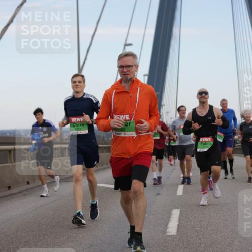 03.10.2025 - Köhlbrandbrückenlauf Jannik Wohlers http://msf.ph/oto/9138728 03.10.2025 15:28:32 Position 1 7321, 7937 meine-sportfotos.de