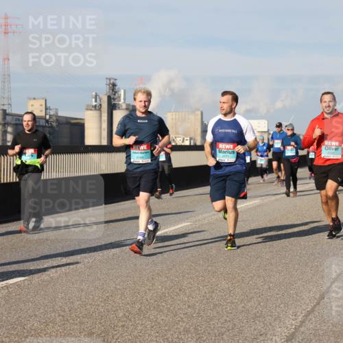 03.10.2025 - Köhlbrandbrückenlauf Lena Gebhardt http://msf.ph/oto/9138737 03.10.2025 09:56:27 Position 2 3268, 2144, 2171, 2165 meine-sportfotos.de
