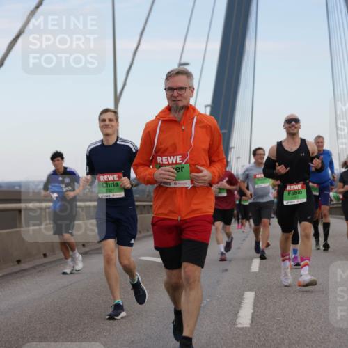 03.10.2025 - Köhlbrandbrückenlauf Jannik Wohlers http://msf.ph/oto/9138739 03.10.2025 15:28:32 Position 1 7321, 7753 meine-sportfotos.de