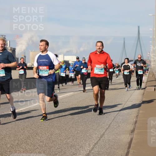 03.10.2025 - Köhlbrandbrückenlauf Lena Gebhardt http://msf.ph/oto/9138742 03.10.2025 09:56:27 Position 2 2144, 2171, 2165 meine-sportfotos.de