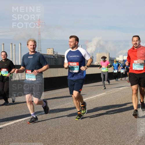 03.10.2025 - Köhlbrandbrückenlauf Lena Gebhardt http://msf.ph/oto/9138759 03.10.2025 09:56:28 Position 2 2144, 2171, 2165 meine-sportfotos.de