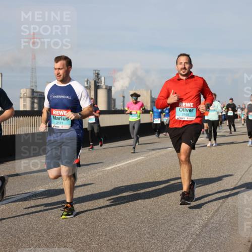 03.10.2025 - Köhlbrandbrückenlauf Lena Gebhardt http://msf.ph/oto/9138763 03.10.2025 09:56:28 Position 2 1537, 2144, 2171, 2165 meine-sportfotos.de