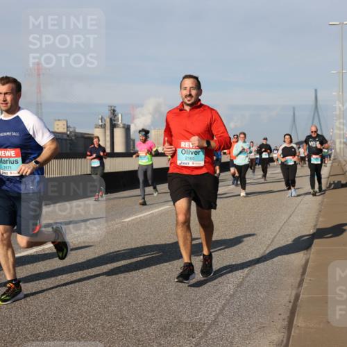 03.10.2025 - Köhlbrandbrückenlauf Lena Gebhardt http://msf.ph/oto/9138769 03.10.2025 09:56:29 Position 2 2171, 2165 meine-sportfotos.de