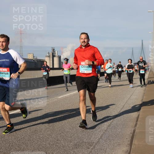 03.10.2025 - Köhlbrandbrückenlauf Lena Gebhardt http://msf.ph/oto/9138771 03.10.2025 09:56:29 Position 2 2171, 2165 meine-sportfotos.de