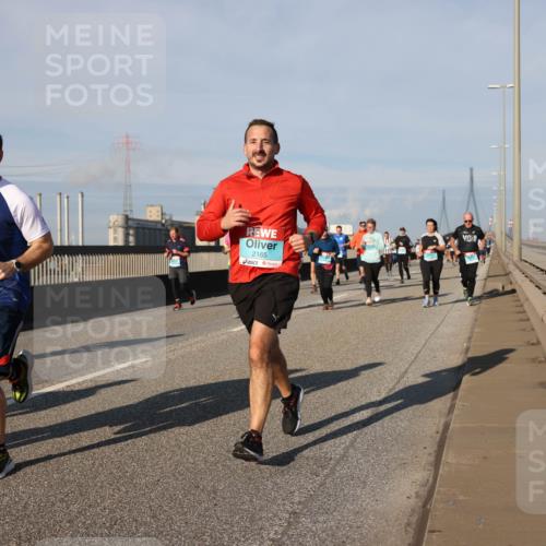 03.10.2025 - Köhlbrandbrückenlauf Lena Gebhardt http://msf.ph/oto/9138779 03.10.2025 09:56:29 Position 2 2171, 2165 meine-sportfotos.de
