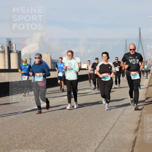 03.10.2025 - Köhlbrandbrückenlauf Lena Gebhardt http://msf.ph/oto/9138795 03.10.2025 09:56:30 Position 2 2209, 2079, 1745, 3827 meine-sportfotos.de