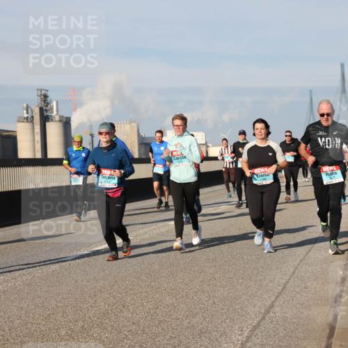 03.10.2025 - Köhlbrandbrückenlauf Lena Gebhardt http://msf.ph/oto/9138799 03.10.2025 09:56:30 Position 2 2209, 2079, 38, 27 meine-sportfotos.de