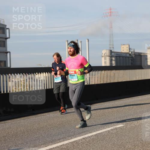 03.10.2025 - Köhlbrandbrückenlauf Lena Gebhardt http://msf.ph/oto/9138813 03.10.2025 09:56:31 Position 2 2209, 2079, 2813 meine-sportfotos.de