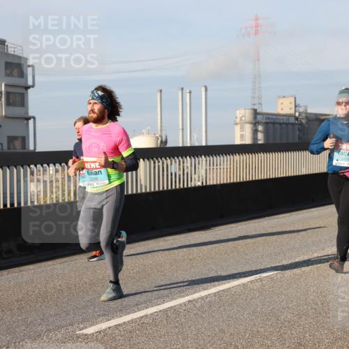 03.10.2025 - Köhlbrandbrückenlauf Lena Gebhardt http://msf.ph/oto/9138819 03.10.2025 09:56:31 Position 2 2209, 2079 meine-sportfotos.de