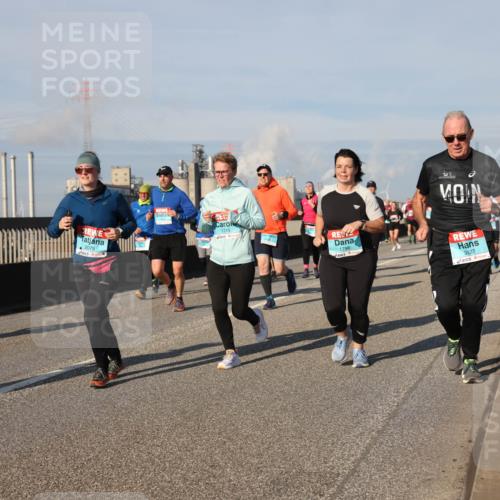 03.10.2025 - Köhlbrandbrückenlauf Lena Gebhardt http://msf.ph/oto/9138825 03.10.2025 09:56:32 Position 2 2079, 1745, 1796, 3327 meine-sportfotos.de
