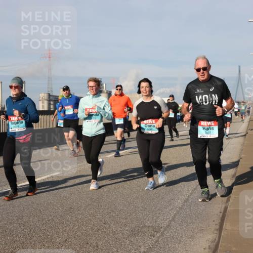 03.10.2025 - Köhlbrandbrückenlauf Lena Gebhardt http://msf.ph/oto/9138833 03.10.2025 09:56:32 Position 2 2079, 1796, 3327 meine-sportfotos.de