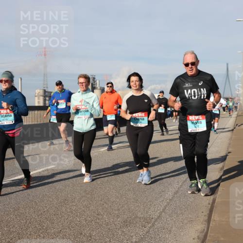 03.10.2025 - Köhlbrandbrückenlauf Lena Gebhardt http://msf.ph/oto/9138836 03.10.2025 09:56:32 Position 2 2079, 1745, 1796, 327 meine-sportfotos.de