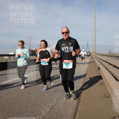03.10.2025 - Köhlbrandbrückenlauf Lena Gebhardt http://msf.ph/oto/9138845 03.10.2025 09:56:33 Position 2 2079, 1796, 3827 meine-sportfotos.de