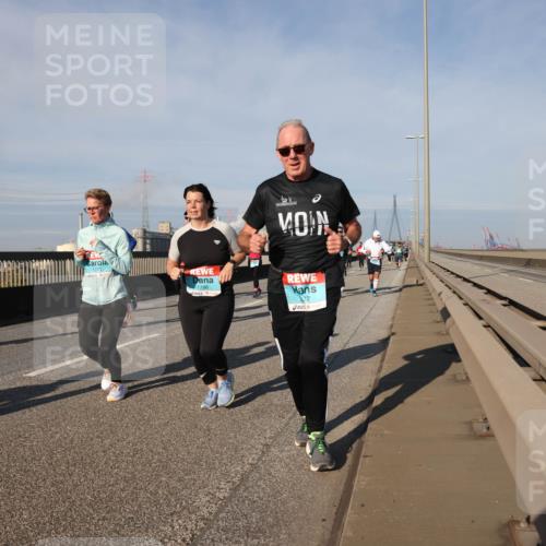 03.10.2025 - Köhlbrandbrückenlauf Lena Gebhardt http://msf.ph/oto/9138848 03.10.2025 09:56:33 Position 2 2079, 1745, 1796 meine-sportfotos.de