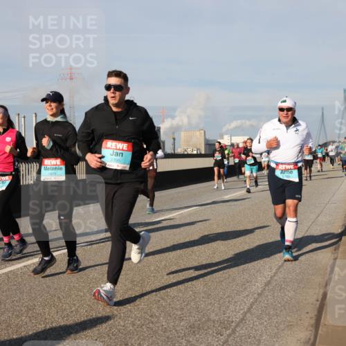 03.10.2025 - Köhlbrandbrückenlauf Lena Gebhardt http://msf.ph/oto/9138882 03.10.2025 09:56:36 Position 2 1979, 3395, 2929 meine-sportfotos.de