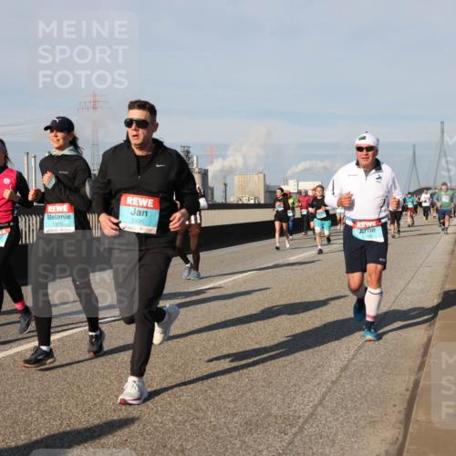 03.10.2025 - Köhlbrandbrückenlauf Lena Gebhardt http://msf.ph/oto/9138886 03.10.2025 09:56:36 Position 2 1979, 3395 meine-sportfotos.de