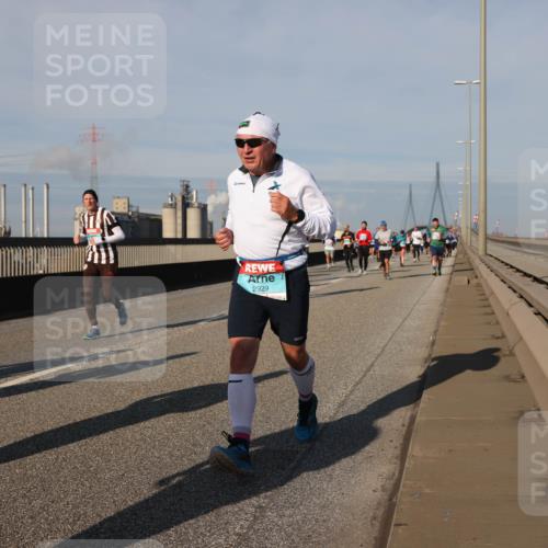 03.10.2025 - Köhlbrandbrückenlauf Lena Gebhardt http://msf.ph/oto/9138900 03.10.2025 09:56:37 Position 2 2929 meine-sportfotos.de