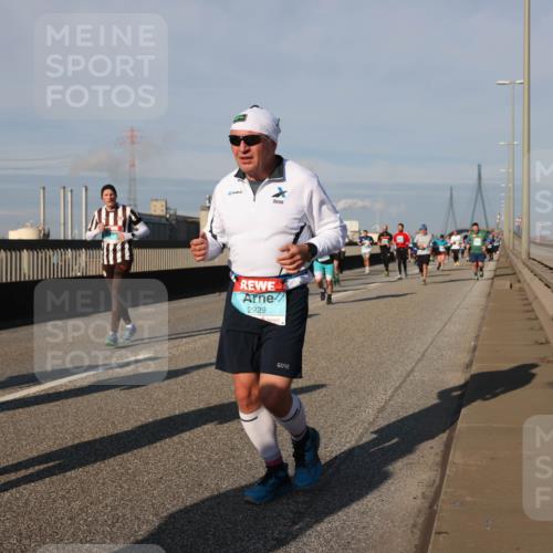 03.10.2025 - Köhlbrandbrückenlauf Lena Gebhardt http://msf.ph/oto/9138902 03.10.2025 09:56:37 Position 2 2929 meine-sportfotos.de