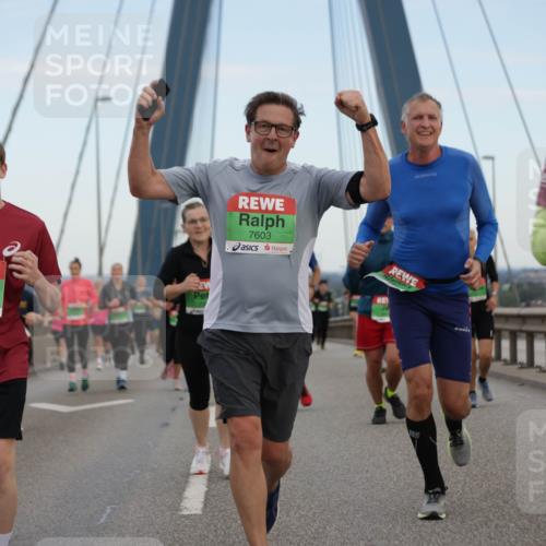 03.10.2025 - Köhlbrandbrückenlauf Jannik Wohlers http://msf.ph/oto/9138903 03.10.2025 15:28:36 Position 1 7602, 7603, 88 meine-sportfotos.de