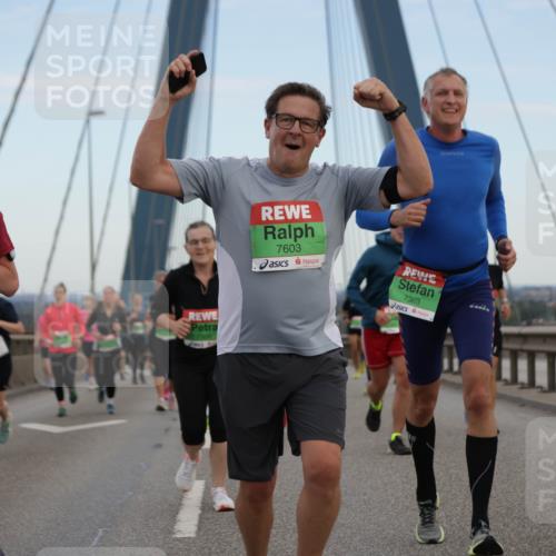 03.10.2025 - Köhlbrandbrückenlauf Jannik Wohlers http://msf.ph/oto/9138917 03.10.2025 15:28:37 Position 1 7603, 7363 meine-sportfotos.de