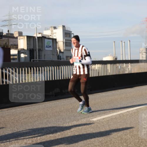03.10.2025 - Köhlbrandbrückenlauf Lena Gebhardt http://msf.ph/oto/9138922 03.10.2025 09:56:38 Position 2  meine-sportfotos.de