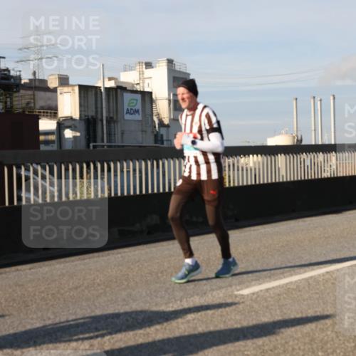 03.10.2025 - Köhlbrandbrückenlauf Lena Gebhardt http://msf.ph/oto/9138925 03.10.2025 09:56:38 Position 2  meine-sportfotos.de
