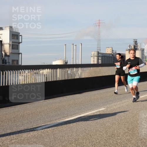 03.10.2025 - Köhlbrandbrückenlauf Lena Gebhardt http://msf.ph/oto/9138939 03.10.2025 09:56:39 Position 2  meine-sportfotos.de