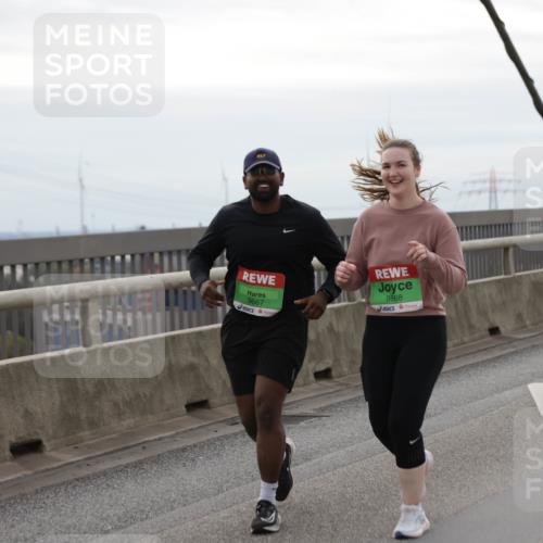 03.10.2025 - Köhlbrandbrückenlauf Jannik Wohlers http://msf.ph/oto/9138942 03.10.2025 16:09:29 Position 1 9667, 8668 meine-sportfotos.de
