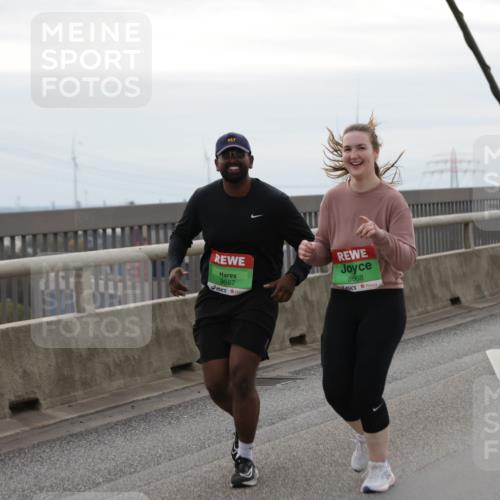 03.10.2025 - Köhlbrandbrückenlauf Jannik Wohlers http://msf.ph/oto/9138946 03.10.2025 16:09:29 Position 1 217, 9667, 8668 meine-sportfotos.de