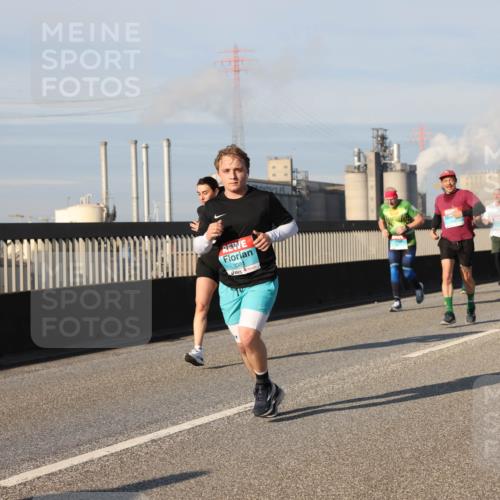 03.10.2025 - Köhlbrandbrückenlauf Lena Gebhardt http://msf.ph/oto/9138948 03.10.2025 09:56:39 Position 2 338 meine-sportfotos.de