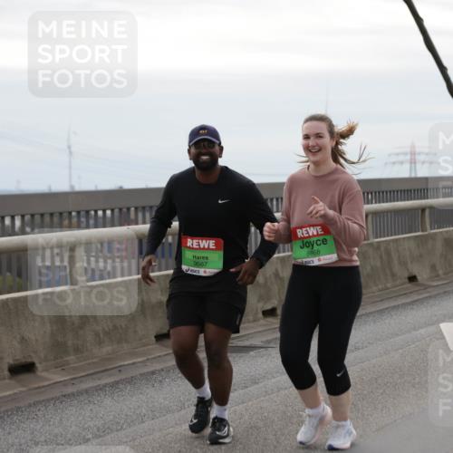 03.10.2025 - Köhlbrandbrückenlauf Jannik Wohlers http://msf.ph/oto/9138950 03.10.2025 16:09:29 Position 1 9667, 8668 meine-sportfotos.de
