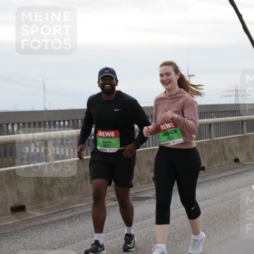 03.10.2025 - Köhlbrandbrückenlauf Jannik Wohlers http://msf.ph/oto/9138959 03.10.2025 16:09:29 Position 1 9667, 8668 meine-sportfotos.de