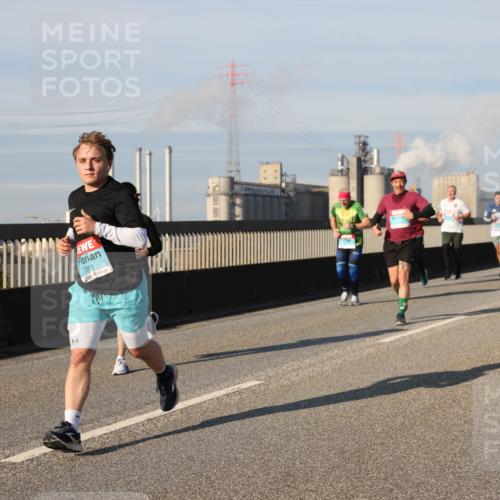03.10.2025 - Köhlbrandbrückenlauf Lena Gebhardt http://msf.ph/oto/9138963 03.10.2025 09:56:40 Position 2 3381 meine-sportfotos.de