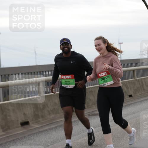 03.10.2025 - Köhlbrandbrückenlauf Jannik Wohlers http://msf.ph/oto/9138969 03.10.2025 16:09:29 Position 1 237, 9667, 8668 meine-sportfotos.de