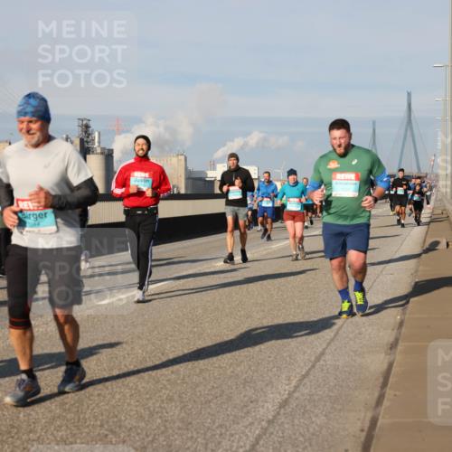 03.10.2025 - Köhlbrandbrückenlauf Lena Gebhardt http://msf.ph/oto/9139033 03.10.2025 09:56:43 Position 2 1213 meine-sportfotos.de