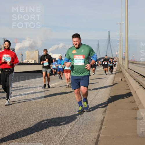 03.10.2025 - Köhlbrandbrückenlauf Lena Gebhardt http://msf.ph/oto/9139040 03.10.2025 09:56:43 Position 2 1213 meine-sportfotos.de