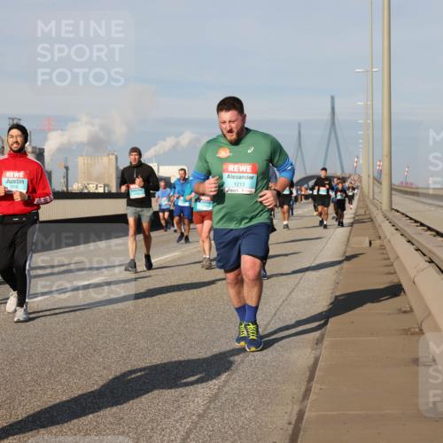 03.10.2025 - Köhlbrandbrückenlauf Lena Gebhardt http://msf.ph/oto/9139043 03.10.2025 09:56:43 Position 2 3216, 1213 meine-sportfotos.de