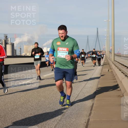 03.10.2025 - Köhlbrandbrückenlauf Lena Gebhardt http://msf.ph/oto/9139048 03.10.2025 09:56:44 Position 2 1213 meine-sportfotos.de