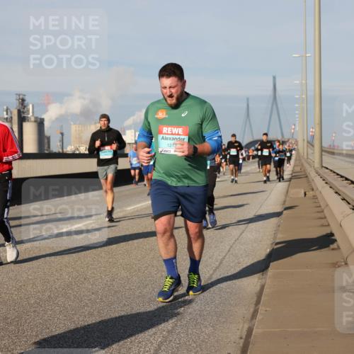 03.10.2025 - Köhlbrandbrückenlauf Lena Gebhardt http://msf.ph/oto/9139052 03.10.2025 09:56:44 Position 2 1213 meine-sportfotos.de